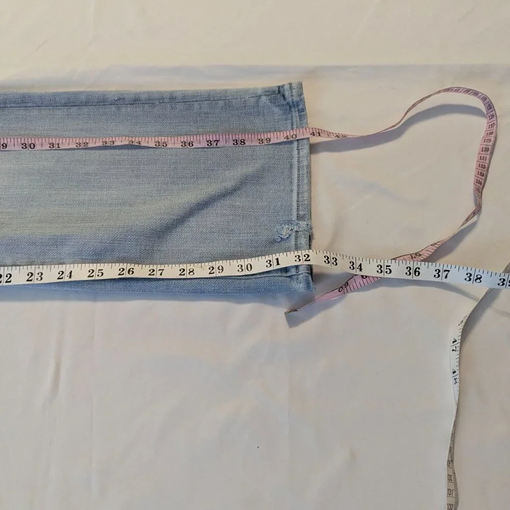7 For All Mankind Original Bootcut Light Wash Size 26 *Stain? - Picture 15 of 16
